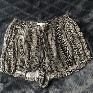 American Eagle patterned shorts